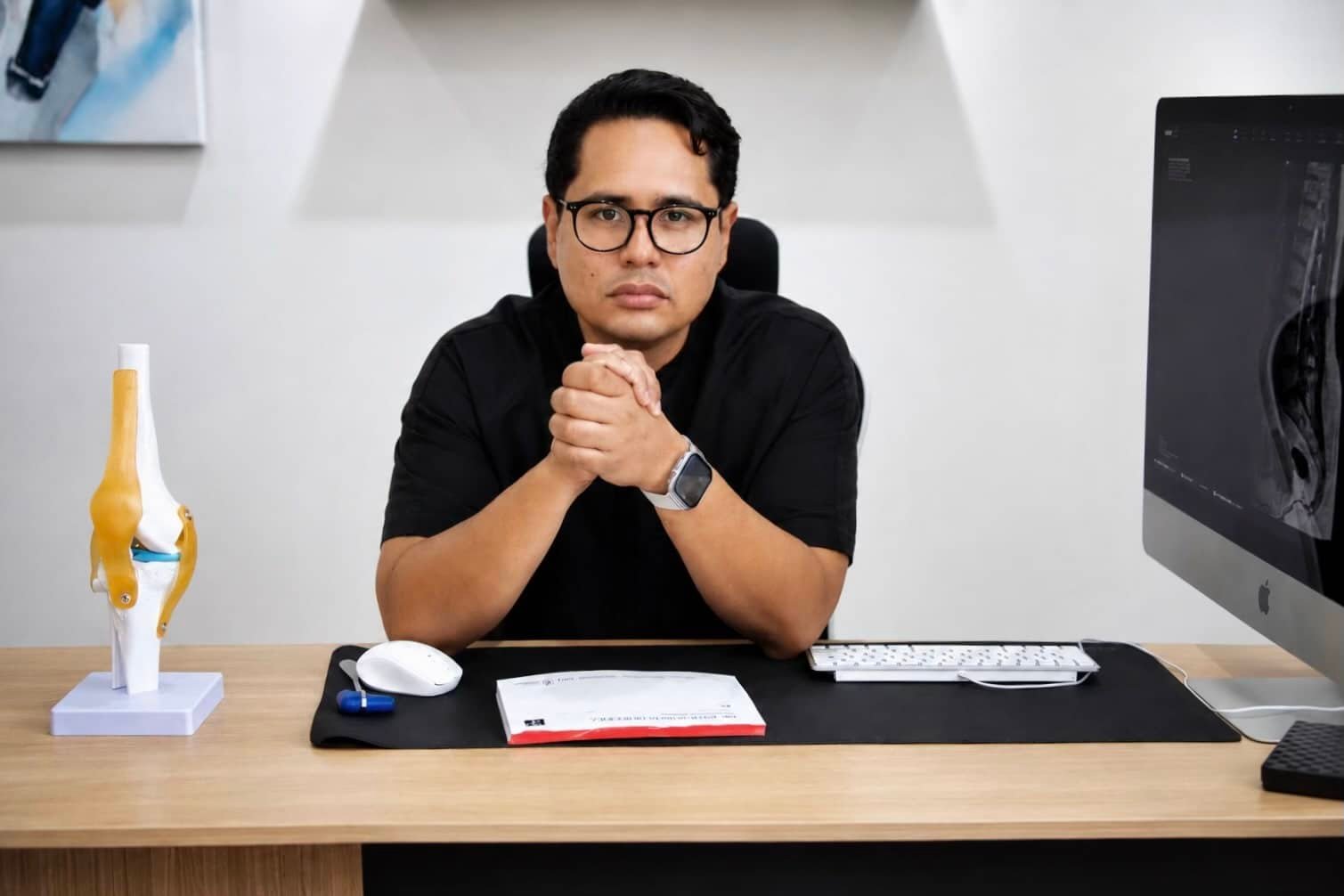Dr. Ever García Quiñónez, especialista en ortopedia y traumatología en Ciudad Juárez