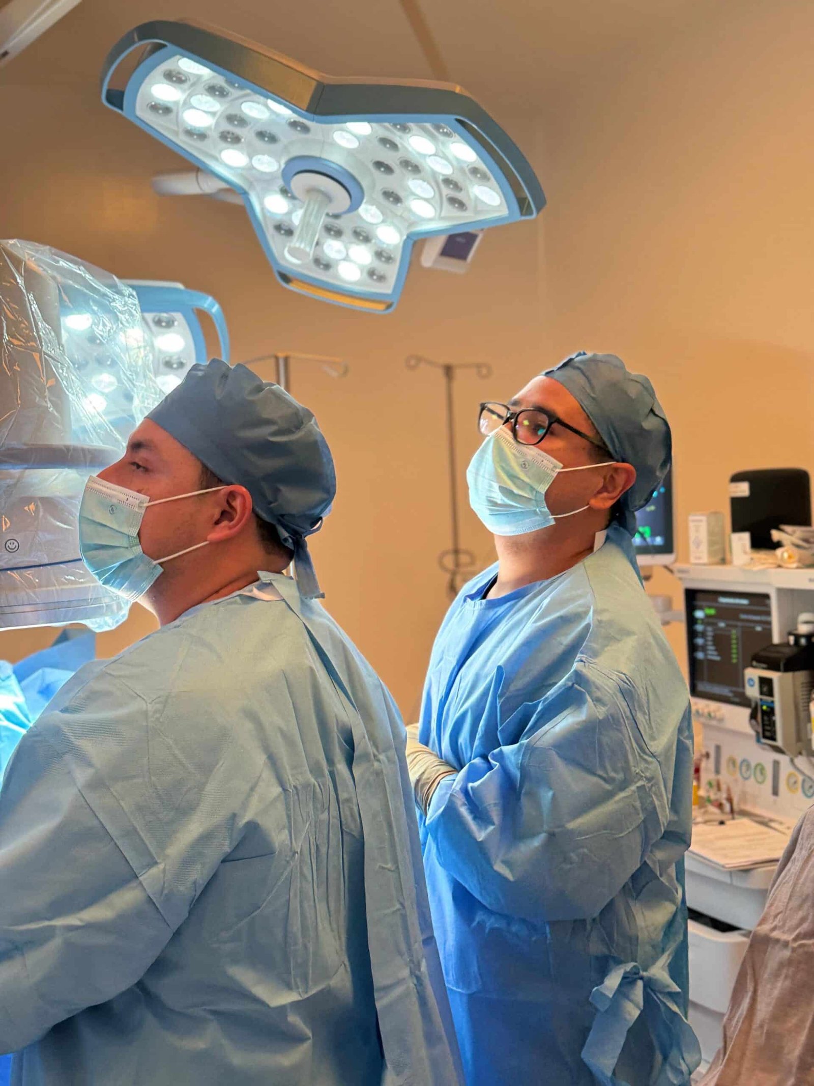 Cirugía de prótesis de rodilla y cadera realizada por el Dr. Ever García